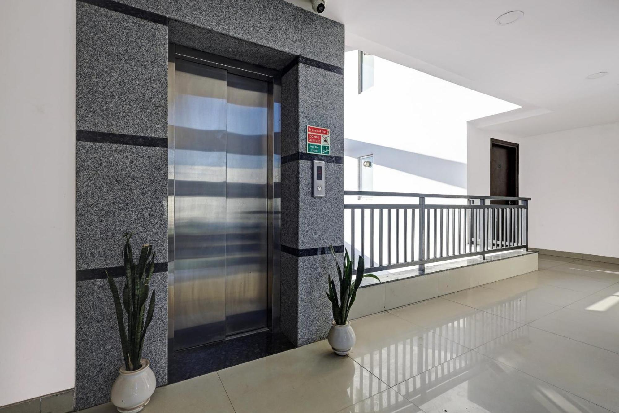 Super Townhouse Tipsyy Near Bestech Central Square Mall Gurgaon Exterior foto