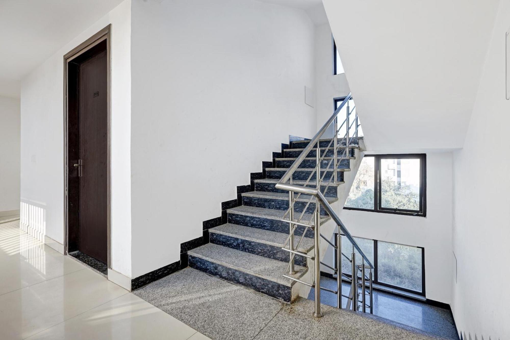 Super Townhouse Tipsyy Near Bestech Central Square Mall Gurgaon Exterior foto